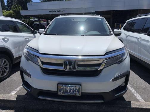 White 2019 Honda Pilot Elite