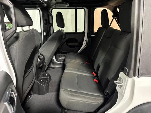 Bright White Clearcoat 2018 Jeep Wrangler Unlimited Sport