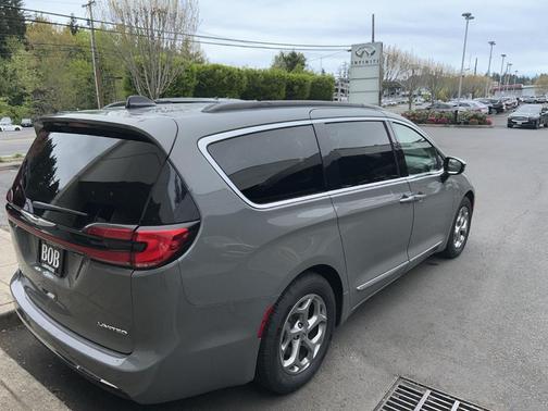 Ceramic Gray Clearcoat 2023 Chrysler Pacifica Limited