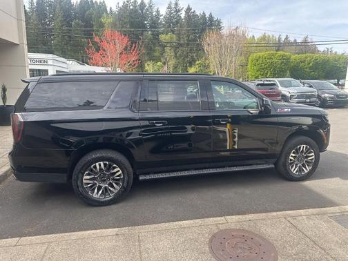 Black 2025 Chevrolet Suburban Z71