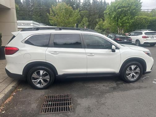 Crystal White Pearl 2022 Subaru Ascent Premium 8-Passenger