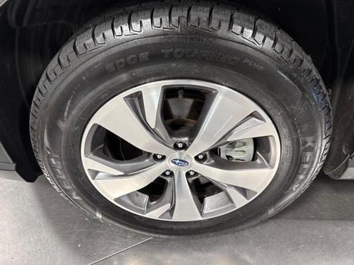 Crystal White Pearl 2022 Subaru Ascent Premium 8-Passenger