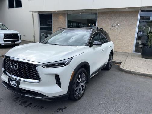 2 Tone Majestic White 2023 INFINITI QX60 AUTOGRAPH