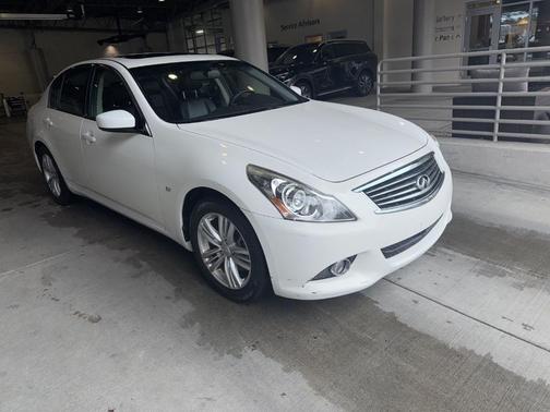 2015 INFINITI Q40 Base