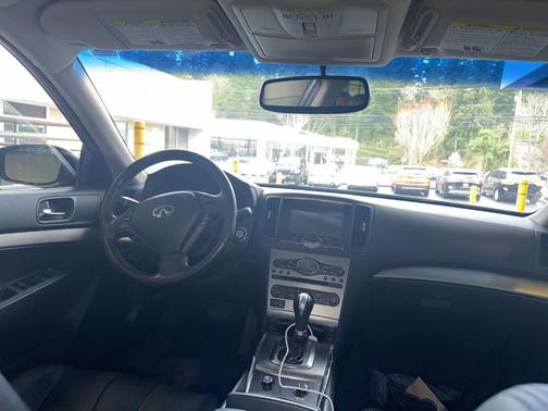 2015 INFINITI Q40 Base