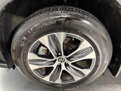 Midnight Black Metallic 2023 Toyota Highlander XLE