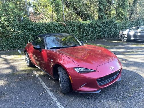 Soul Red Metallic 2017 Mazda MX-5 Miata Sport