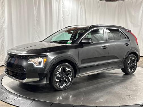 Graphite Gray 2023 Kia Niro EV Wind