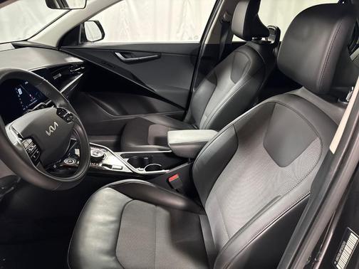 Graphite Gray 2023 Kia Niro EV Wind