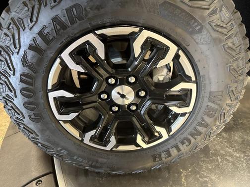 2024 Chevrolet Silverado 1500 ZR2