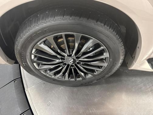 2023 INFINITI QX80 SENSORY