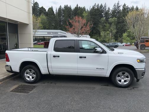 Bright White Clearcoat 2025 RAM 1500 Big Horn/Lone Star