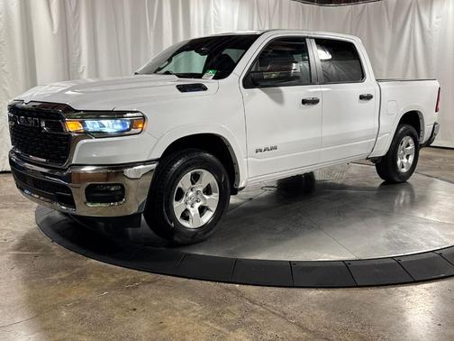 Bright White Clearcoat 2025 RAM 1500 Big Horn/Lone Star