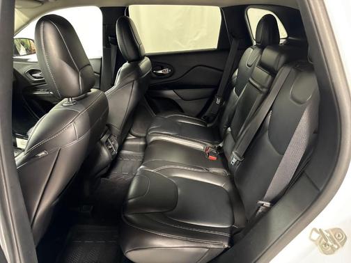 Bright White Clearcoat 2017 Jeep Cherokee Limited