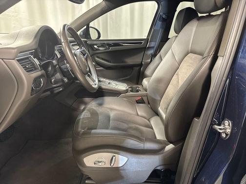 Night Blue Metallic 2017 Porsche Macan S