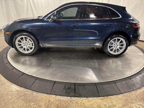 Night Blue Metallic 2017 Porsche Macan S