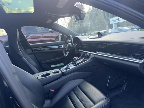 2019 Porsche Panamera 4