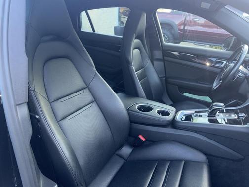 2019 Porsche Panamera 4