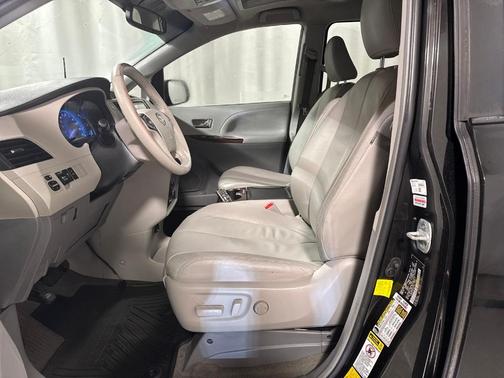 2013 Toyota Sienna XLE
