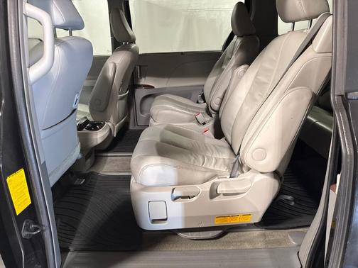 2013 Toyota Sienna XLE