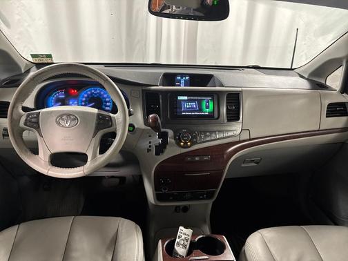 2013 Toyota Sienna XLE