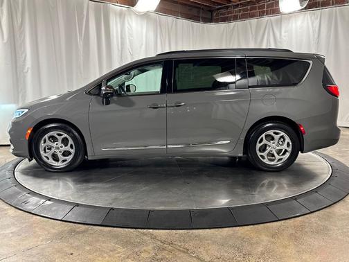 Ceramic Gray Clearcoat 2023 Chrysler Pacifica Limited