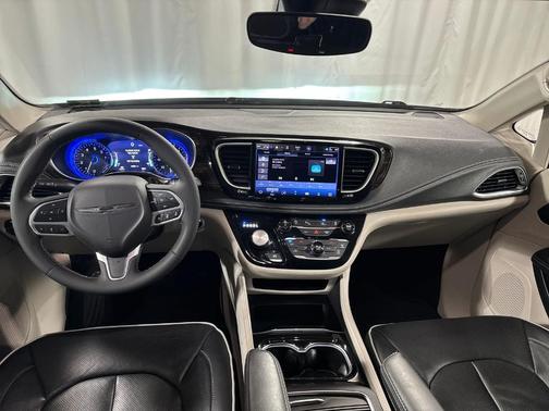 Ceramic Gray Clearcoat 2023 Chrysler Pacifica Limited