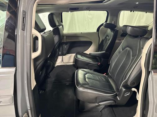 Ceramic Gray Clearcoat 2023 Chrysler Pacifica Limited