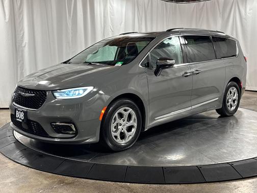 Ceramic Gray Clearcoat 2023 Chrysler Pacifica Limited