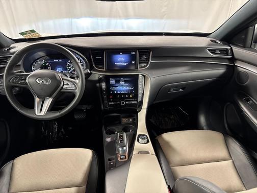 Radiant White 2024 INFINITI QX55 LUXE
