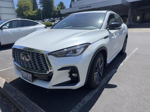 Radiant White 2024 INFINITI QX55 LUXE