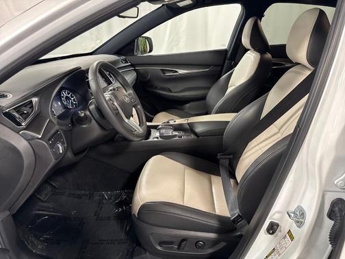 Radiant White 2024 INFINITI QX55 LUXE