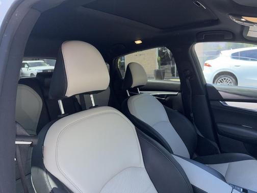 Radiant White 2024 INFINITI QX55 LUXE