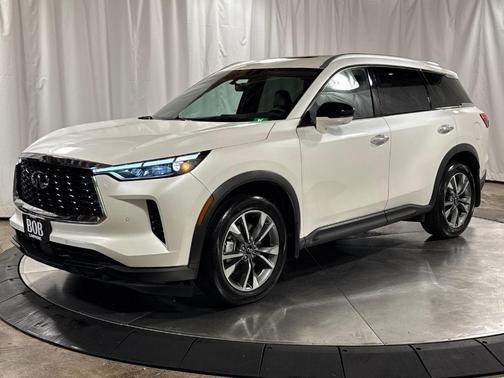 Majestic White 2025 INFINITI QX60 Luxe