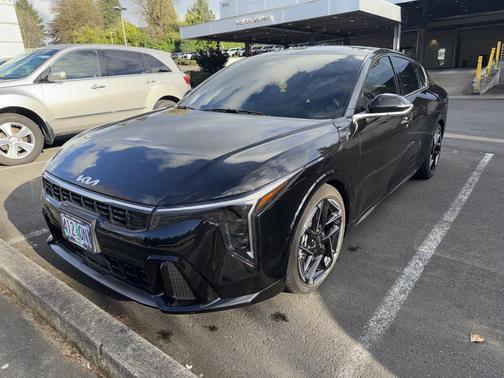 Aurora Black Pearl 2025 Kia K4 GT-Line