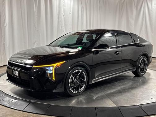 Aurora Black Pearl 2025 Kia K4 GT-Line