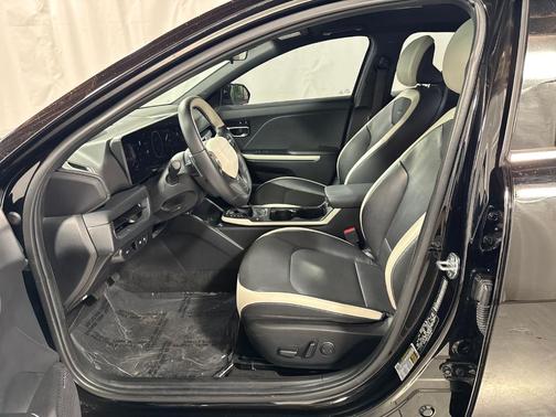 Aurora Black Pearl 2025 Kia K4 GT-Line