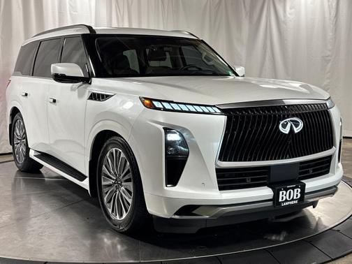 Radiant White 2025 INFINITI QX80 Luxe