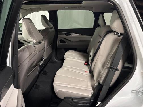 Radiant White 2026 INFINITI QX60 Luxe