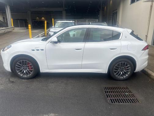Bianco 2023 Maserati Grecale GT