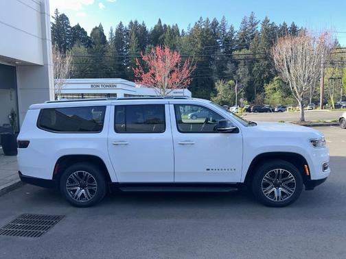 Bright White Clearcoat 2023 Jeep Wagoneer L Series II