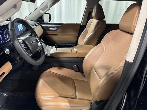 2025 INFINITI QX80 Luxe