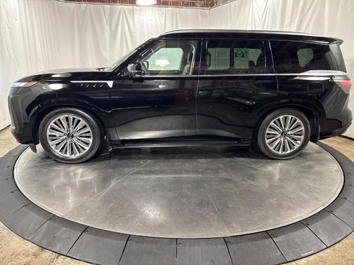 2025 INFINITI QX80 Luxe