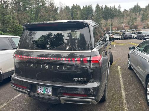 2025 INFINITI QX80 Luxe