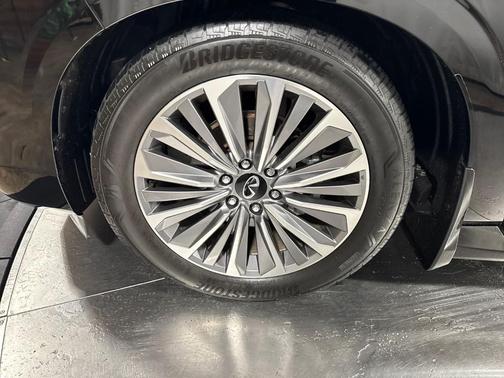 2025 INFINITI QX80 Luxe