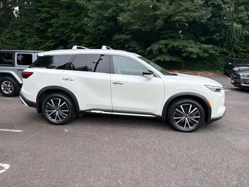 Majestic White 2022 INFINITI QX60 SENSORY