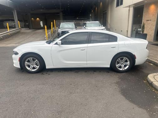 White Knuckle Clearcoat 2022 Dodge Charger SXT
