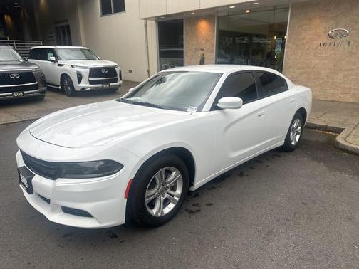 White Knuckle Clearcoat 2022 Dodge Charger SXT