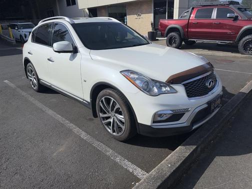 White 2017 INFINITI QX50 Base