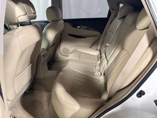 White 2017 INFINITI QX50 Base